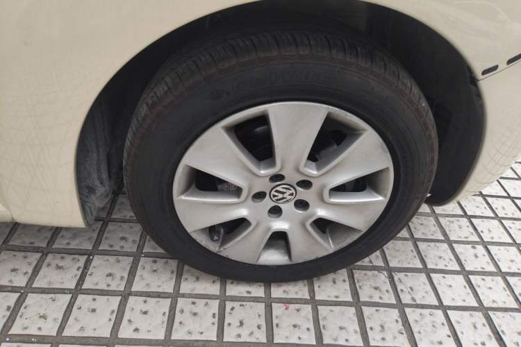 Used Volkswagen Beetle 2010 1.6 AT Right Front Wheel Hub