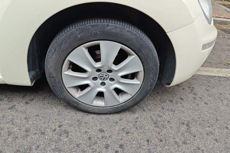 Used Volkswagen Beetle 2010 1.6 AT Right Front Wheel Hub