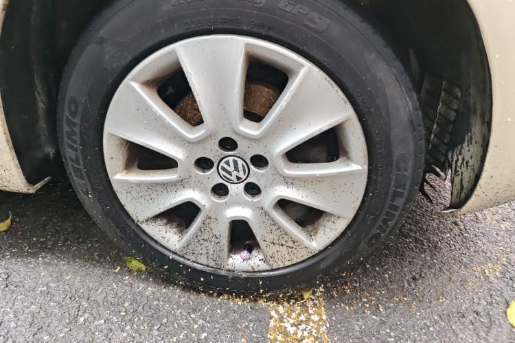 Used Volkswagen Beetle 2010 2.0 BlackOrange Comfort Edition Right Front Wheel Hub