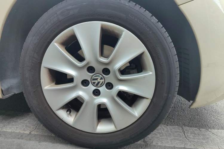 Used Volkswagen Beetle 2010 1.6 AT Right Front Wheel Hub