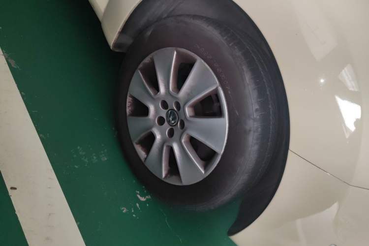 Used Volkswagen Beetle 2010 1.6 AT Right Front Wheel Hub