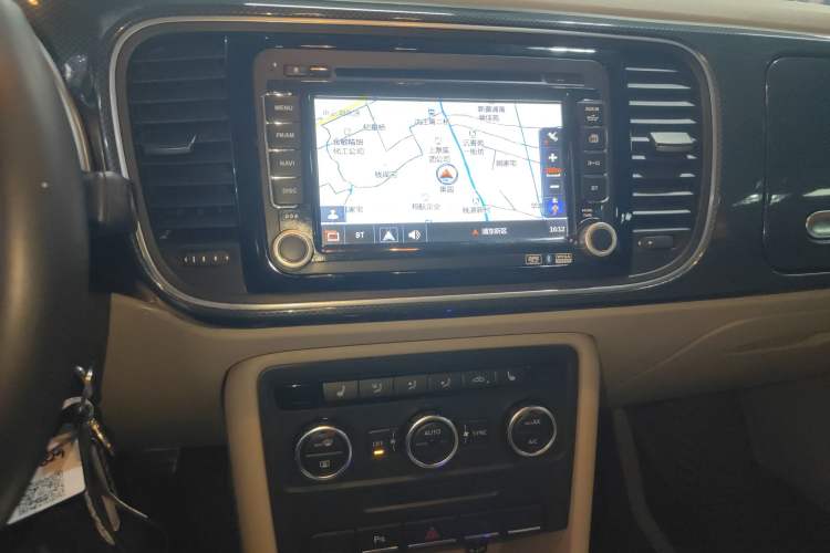 Used Volkswagen Beetle 2013 1.4TSI Luxury Model Audio And AC Panel
