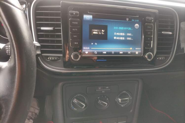 Used Volkswagen Beetle 2013 1.4TSI Fashion Edition Audio And AC Panel