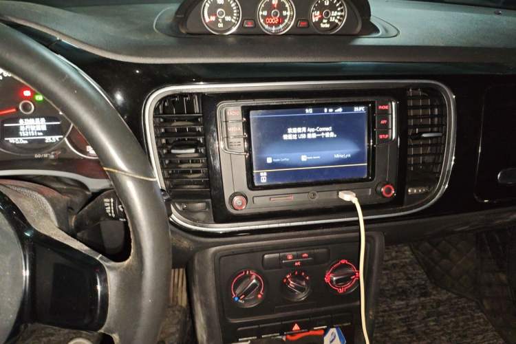 Used Volkswagen Beetle 2013 1.4TSI Fashion Edition Audio And AC Panel