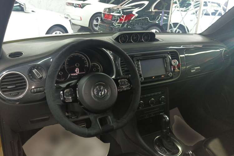Used Volkswagen Beetle 2013 1.4TSI Luxury Model Center Console