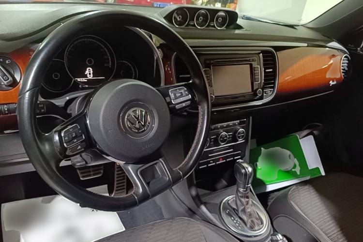 Used Volkswagen Beetle 2013 1.4TSI Fender Rock Edition Center Console