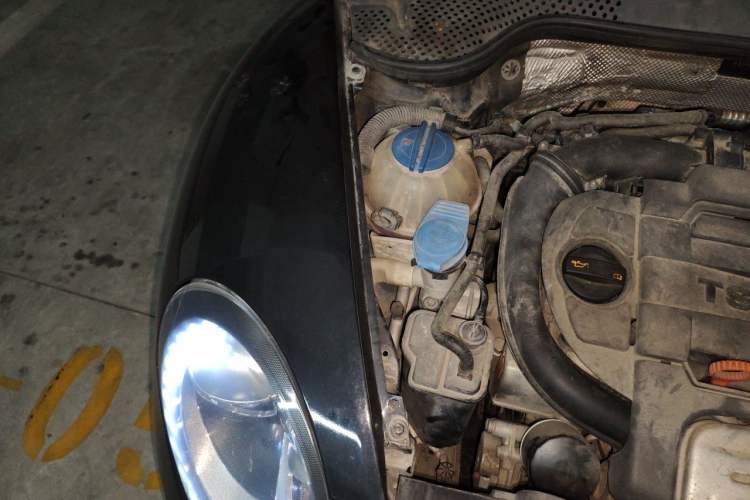 Used Volkswagen Beetle 2013 1.4TSI Fashion Edition Engine Bay Right