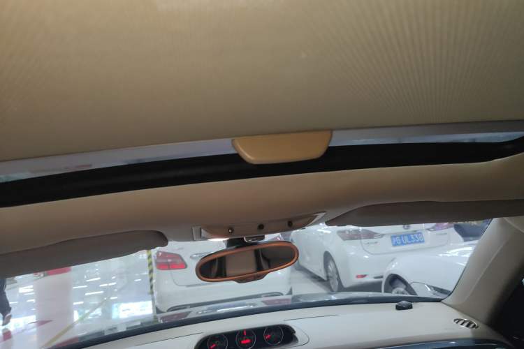 Used Volkswagen Beetle 2013 1.4TSI Luxury Model Headliner