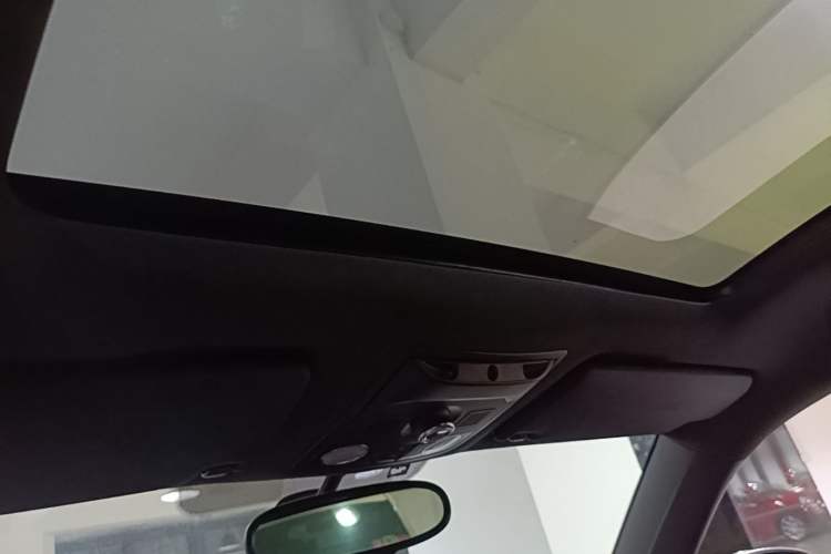 Used Volkswagen Beetle 2013 1.4TSI Fender Rock Edition Headliner