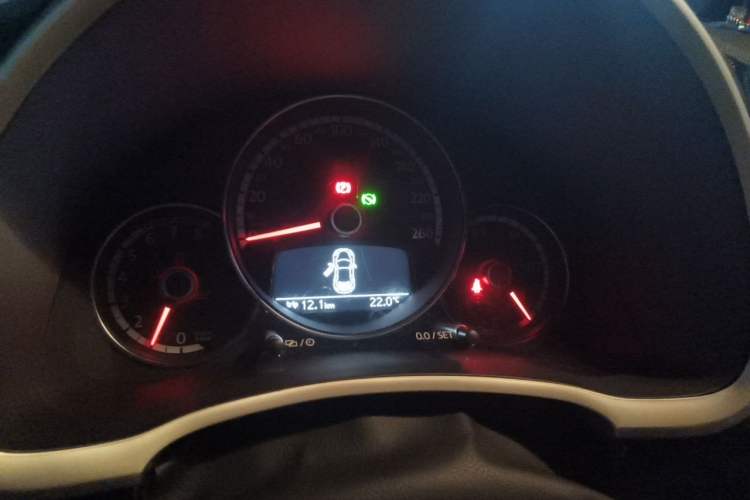 Used Volkswagen Beetle 2013 1.4TSI Fender Rock Edition Instrument Cluster