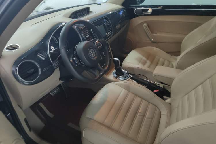 Used Volkswagen Beetle 2013 1.4TSI Luxury Model Left Front Seat