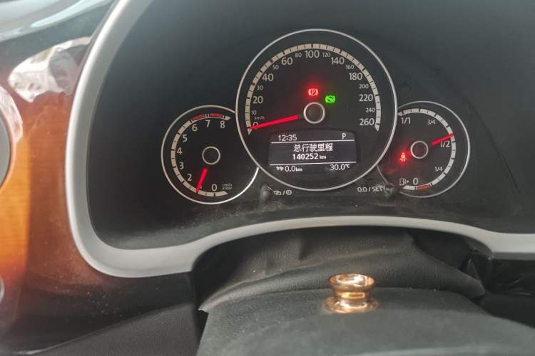 Used Volkswagen Beetle 2013 1.4TSI Fashion Edition Odometer Close Up