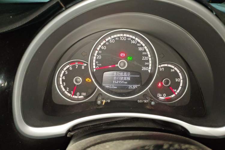 Used Volkswagen Beetle 2013 1.4TSI Fashion Edition Odometer Close Up