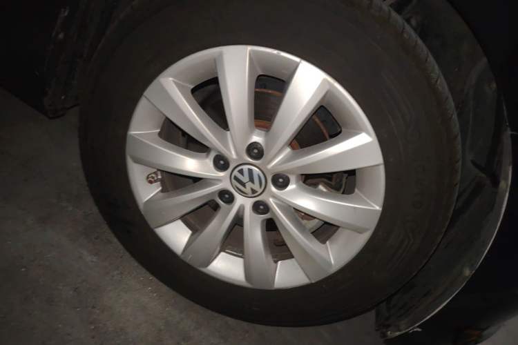 Used Volkswagen Beetle 2013 1.2TSI Comfort Model Right Front Wheel Hub