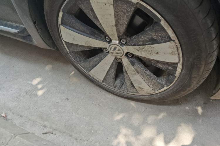Used Volkswagen Beetle 2013 1.4TSI Fashion Edition Right Front Wheel Hub