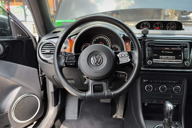 Used Volkswagen Beetle 2013 1.4TSI Fender Rock Edition Steering Wheel