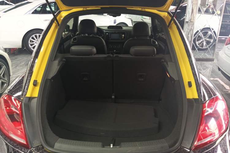 Used Volkswagen Beetle 2013 1.4TSI Luxury Model Trunk