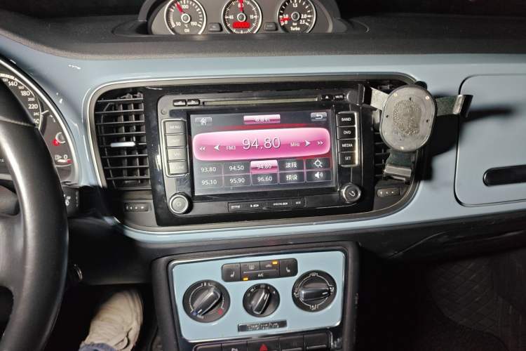 Used Volkswagen Beetle 2013 1.2TSI Comfort Model Audio And AC Panel