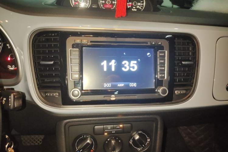 Used Volkswagen Beetle 2013 1.4TSI Fashion Edition Audio And AC Panel