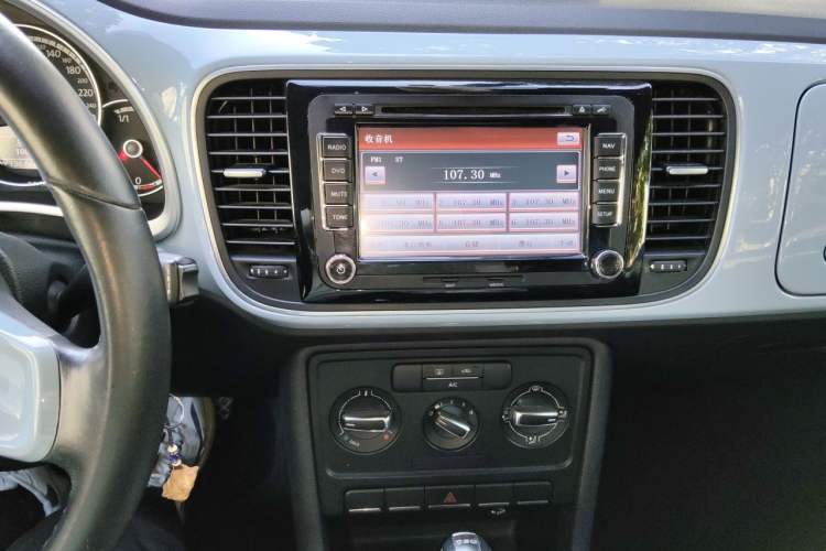 Used Volkswagen Beetle 2013 1.4TSI Fashion Edition Audio And AC Panel