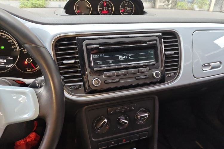 Used Volkswagen Beetle 2013 1.4 TSI Comfort Model Audio And AC Panel