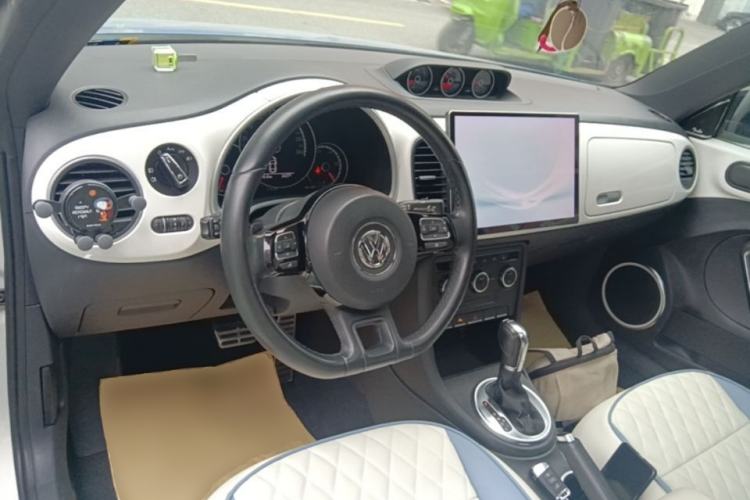 Used Volkswagen Beetle 2013 2.0 TSI Top-Trim Model Center Console