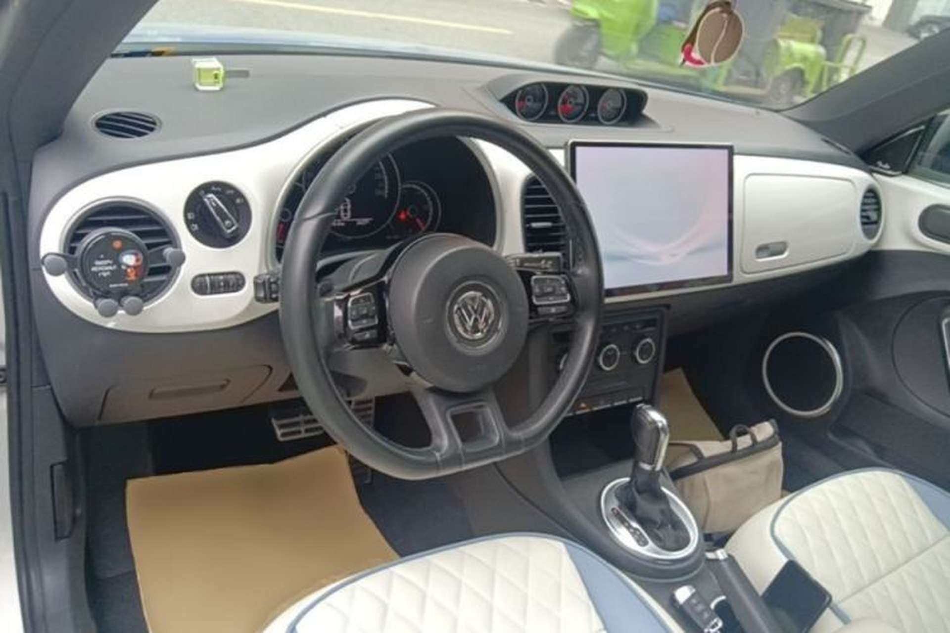 Used Volkswagen Beetle 2013 2.0 TSI Top-Trim Model Center Console