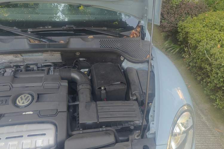 Used Volkswagen Beetle 2013 1.4 TSI Comfort Model Engine Bay Left