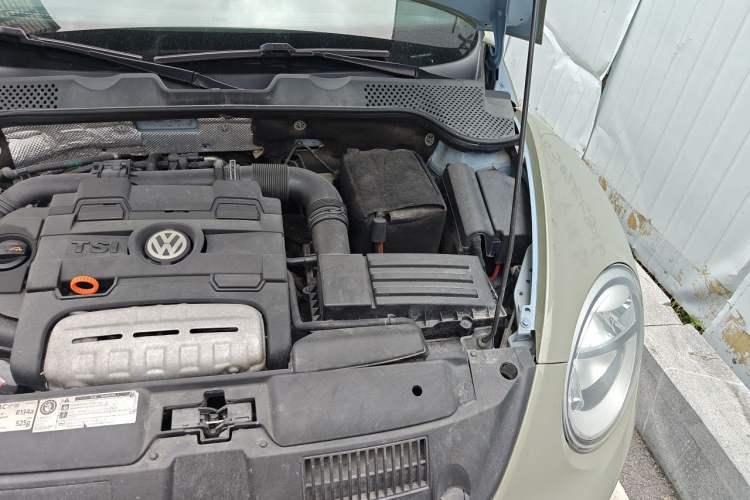Used Volkswagen Beetle 2013 1.4 TSI Comfort Model Engine Bay Left