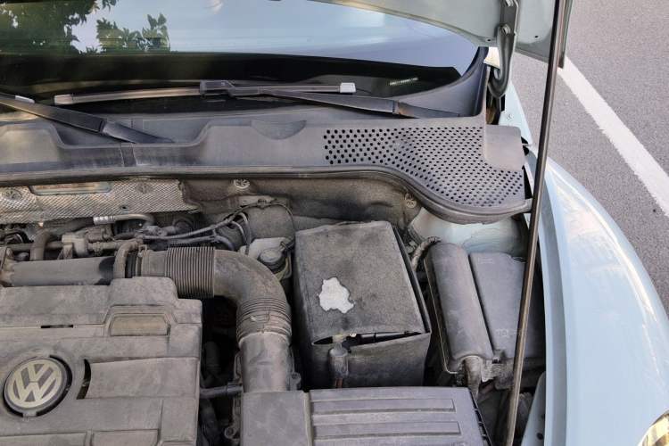 Used Volkswagen Beetle 2013 1.4TSI Fashion Edition Engine Bay Left