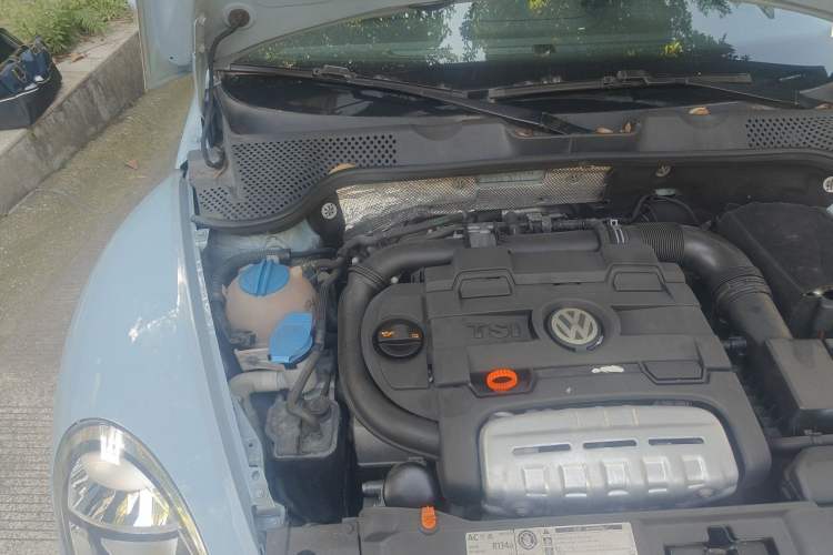 Used Volkswagen Beetle 2013 1.4 TSI Comfort Model Engine Bay Right