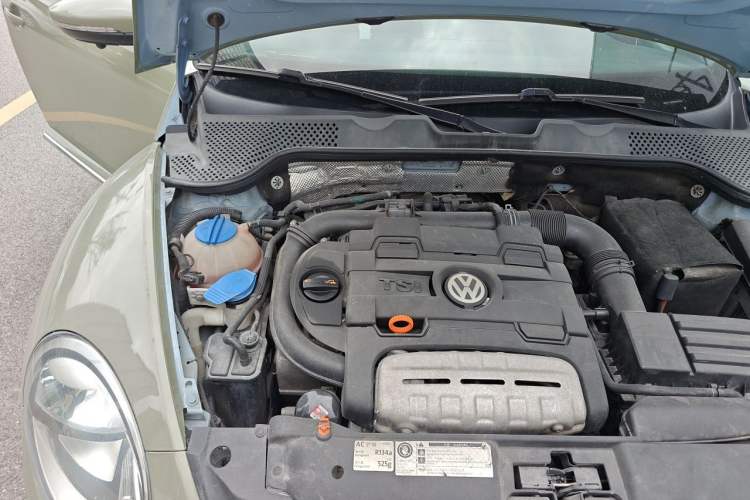 Used Volkswagen Beetle 2013 1.4 TSI Comfort Model Engine Bay Right