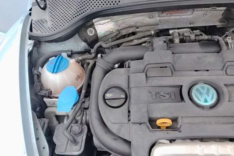 Used Volkswagen Beetle 2013 1.4TSI R-Line Engine Bay Right