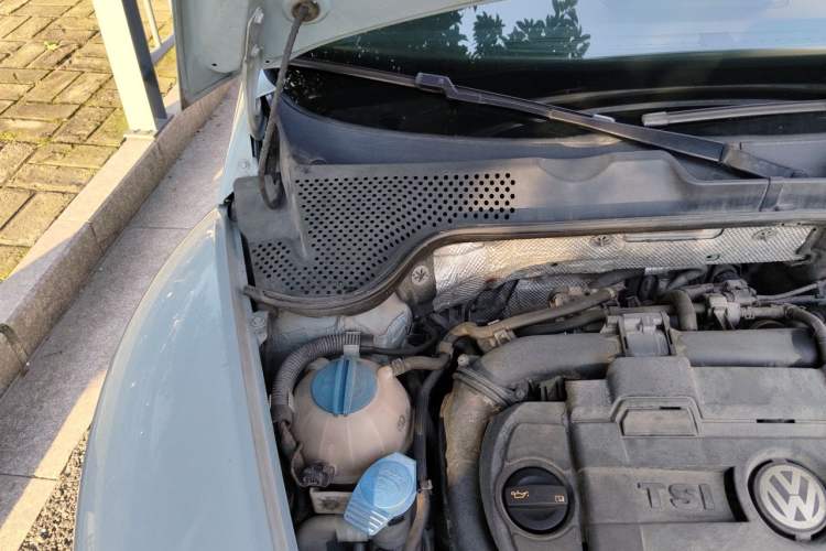 Used Volkswagen Beetle 2013 1.4TSI Fashion Edition Engine Bay Right