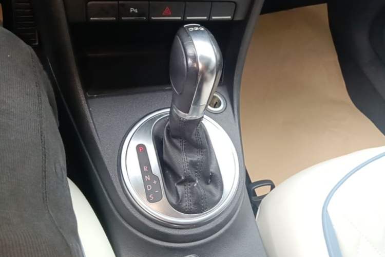 Used Volkswagen Beetle 2013 2.0 TSI Top-Trim Model Gear Lever