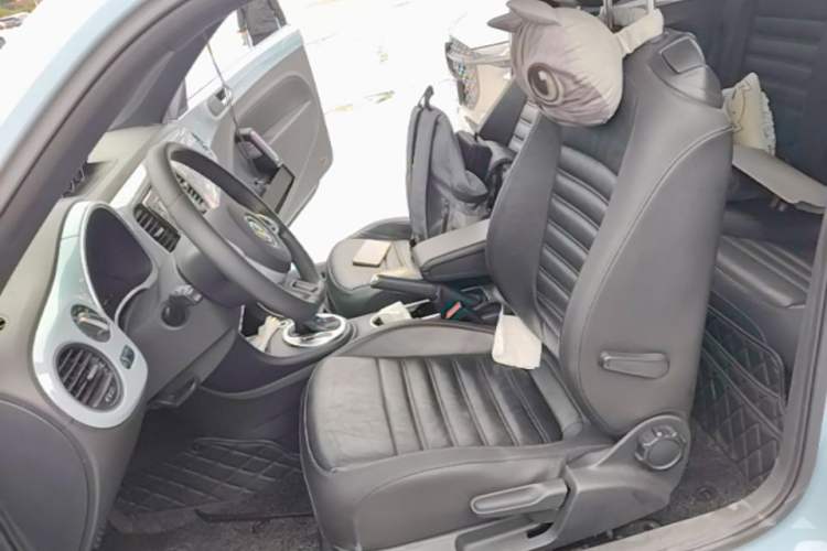 Used Volkswagen Beetle 2013 1.4TSI R-Line Left Front Seat
