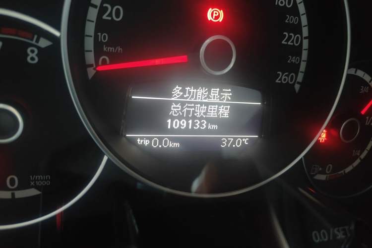Used Volkswagen Beetle 2013 1.4 TSI Comfort Model Odometer Close Up