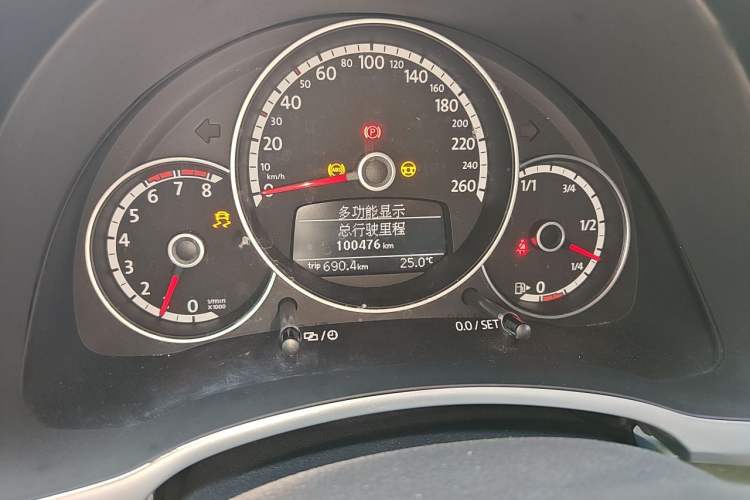 Used Volkswagen Beetle 2013 1.4 TSI Comfort Model Odometer Close Up