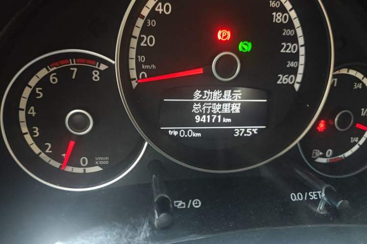 Used Volkswagen Beetle 2013 1.4TSI Fashion Edition Odometer Close Up