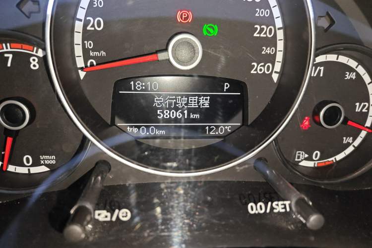 Used Volkswagen Beetle 2013 1.4TSI Luxury Model Odometer Close Up