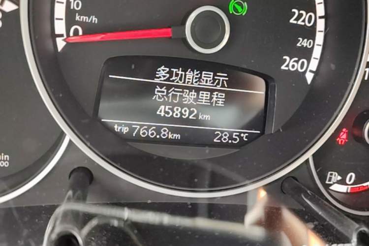 Used Volkswagen Beetle 2013 1.4TSI R-Line Odometer Close Up