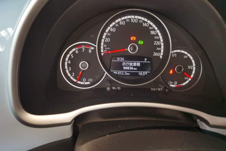 Used Volkswagen Beetle 2013 1.4TSI Fashion Edition Odometer Close Up