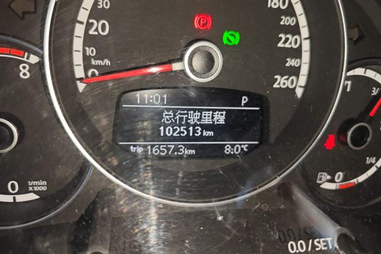 Used Volkswagen Beetle 2013 2.0 TSI Top-Trim Model Odometer Close Up