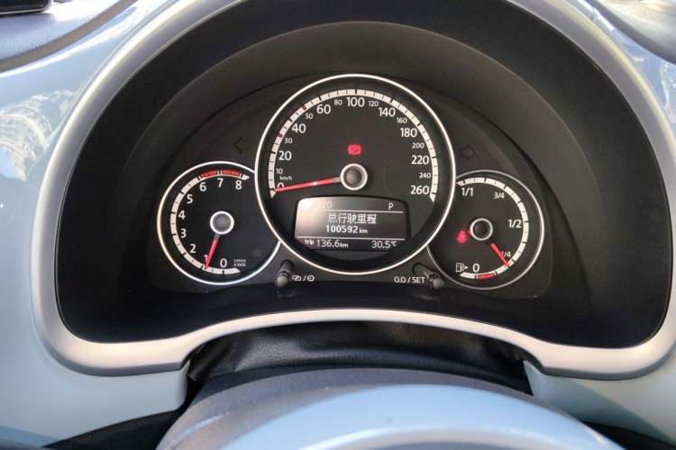 Used Volkswagen Beetle 2013 1.4TSI Fashion Edition Odometer Close Up