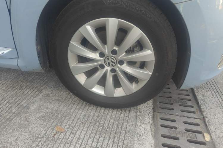 Used Volkswagen Beetle 2013 1.4 TSI Comfort Model Right Front Wheel Hub
