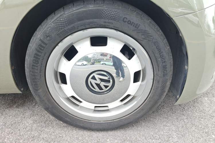 Used Volkswagen Beetle 2013 1.4 TSI Comfort Model Right Front Wheel Hub