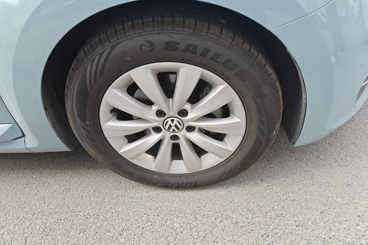 Used Volkswagen Beetle 2013 1.4TSI Fashion Edition Right Front Wheel Hub