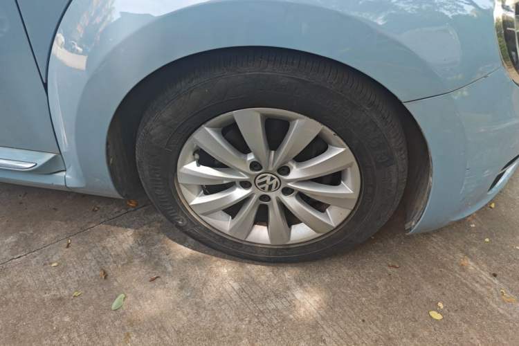 Used Volkswagen Beetle 2013 1.4TSI Fashion Edition Right Front Wheel Hub