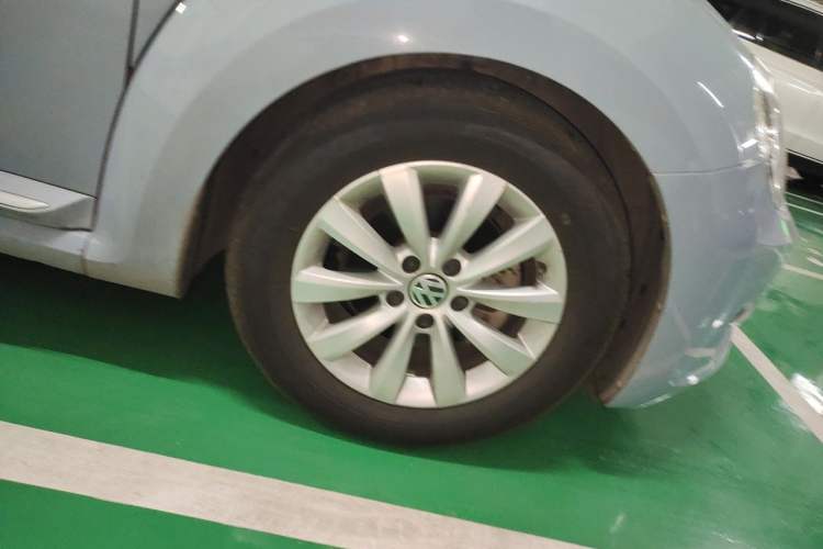 Used Volkswagen Beetle 2013 1.4TSI Fashion Edition Right Front Wheel Hub
