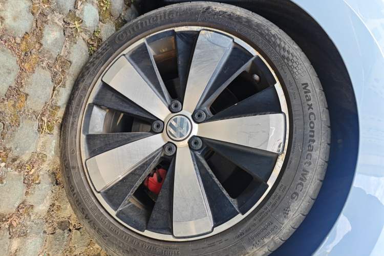 Used Volkswagen Beetle 2013 2.0 TSI Top-Trim Model Right Front Wheel Hub